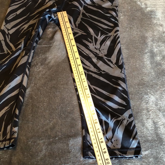 Women’s size medium gap fit g fast gray and black palm print leggings - Picture 2 of 12